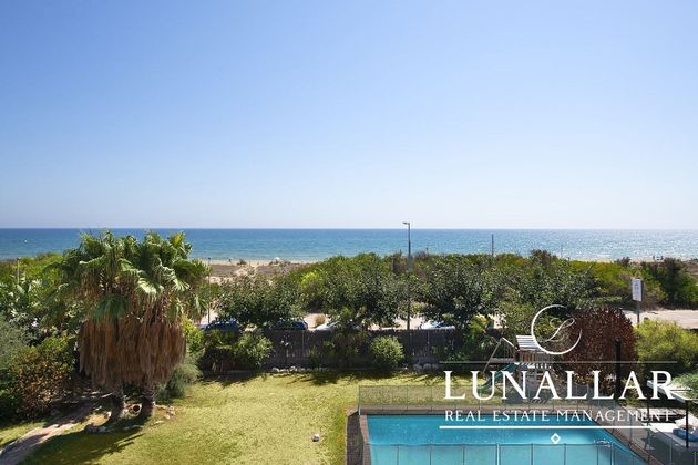 Foto 2 de Xalet en venda a Gavà Mar de 7 habitacions amb terrassa i piscina