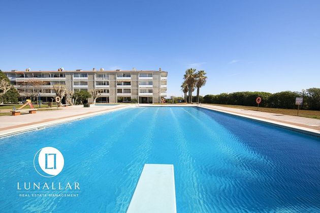 Foto 2 de Piso en venta en Gavà Mar de 4 habitaciones con terraza y piscina