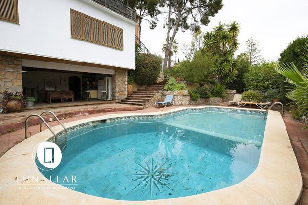 Foto 1 de Casa en venda a Montmar de 7 habitacions amb terrassa i piscina