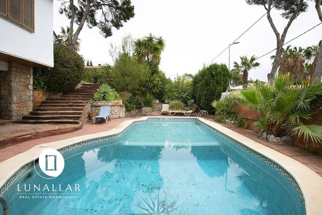 Foto 2 de Casa en venta en Montmar de 7 habitaciones con terraza y piscina