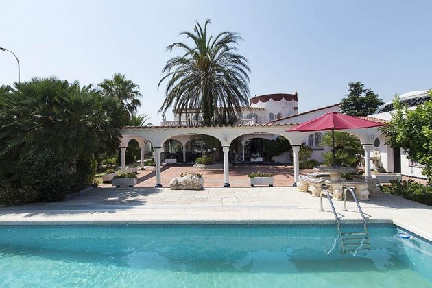 Foto 1 de Xalet en venda a calle Illa Cartago de 5 habitacions amb terrassa i piscina