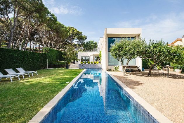 Foto 2 de Xalet en venda a calle Josep Lluís Sert de 5 habitacions amb terrassa i piscina