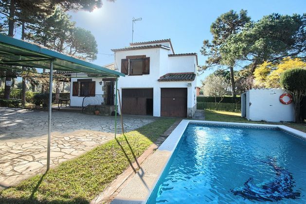 Foto 1 de Chalet en venta en calle D'alexandre Cortada de 3 habitaciones con terraza y piscina