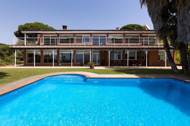 Foto 1 de Xalet en venda a calle La Plana de 6 habitacions amb terrassa i piscina
