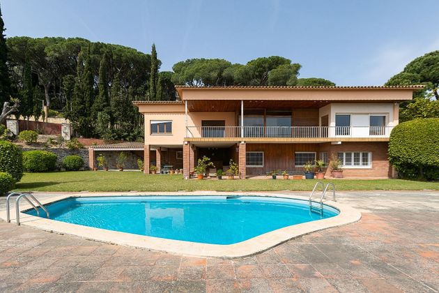 Foto 1 de Chalet en venta en calle Empordà de 6 habitaciones con terraza y piscina