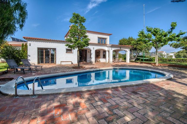 Foto 2 de Venta de casa rural en calle Del Girasol de 9 habitaciones con terraza y piscina