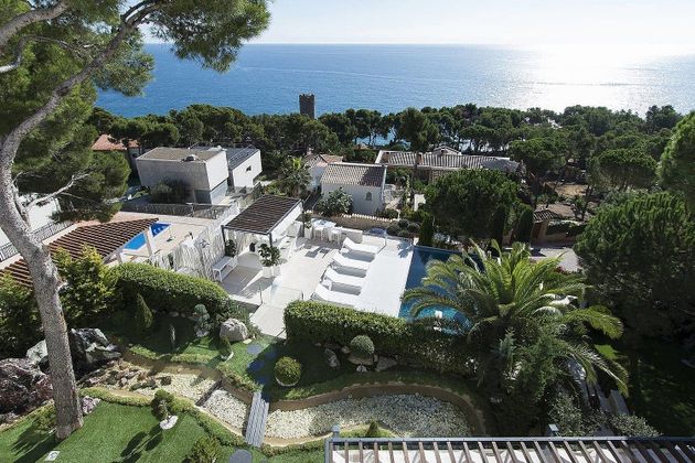Foto 2 de Xalet en venda a calle Antoni Gaudí de 5 habitacions amb terrassa i piscina