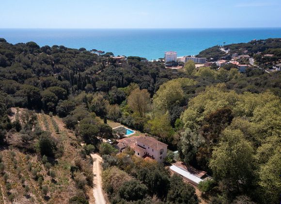 Foto 1 de Casa en venda a Sant Pol de Mar de 9 habitacions amb terrassa i piscina