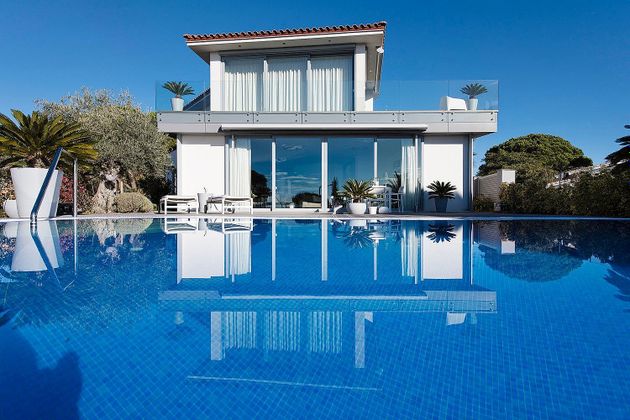 Foto 2 de Venta de chalet en urbanización Martossa de 3 habitaciones con terraza y piscina