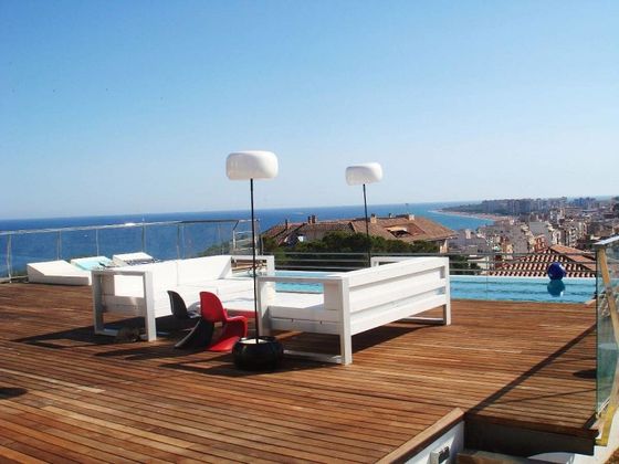 Foto 1 de Chalet en venta en calle Ferran Soldevila de 5 habitaciones con terraza y piscina