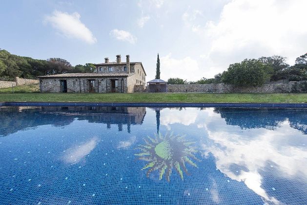 Foto 1 de Casa rural en venta en Can Semi - Mas Nou - Mas Ros de 6 habitaciones con terraza y piscina