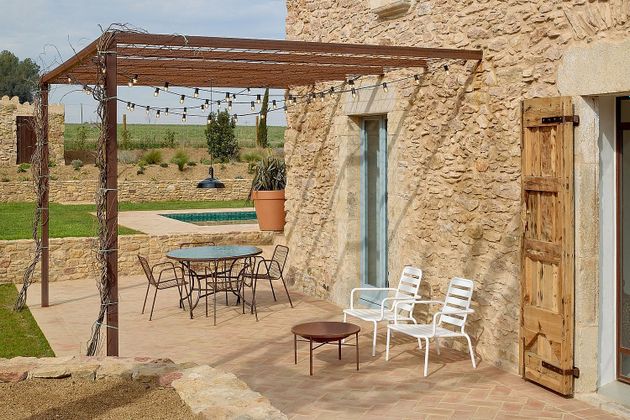 Foto 2 de Chalet en venta en Forallac de 3 habitaciones con terraza y piscina