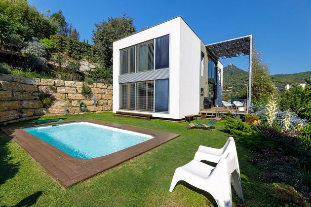 Foto 2 de Xalet en venda a calle De Cabrils de 4 habitacions amb piscina i jardí