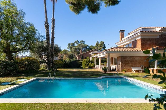 Foto 1 de Xalet en venda a calle Joan Miró de 6 habitacions amb terrassa i piscina