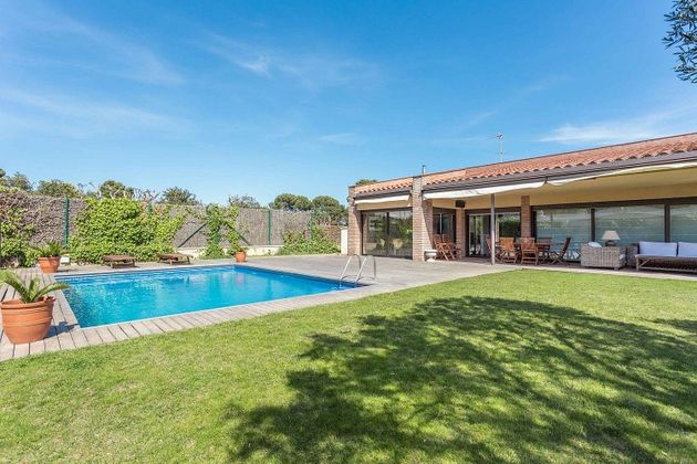 Foto 2 de Xalet en venda a calle De la Provença de 4 habitacions amb terrassa i piscina