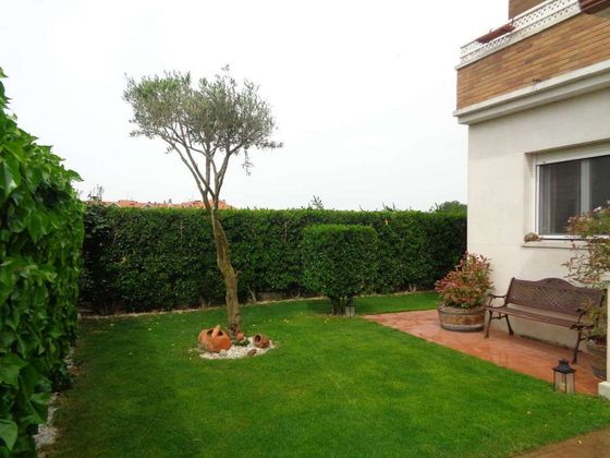 Foto 2 de Xalet en venda a Zarratón de 4 habitacions amb terrassa i balcó