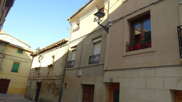 Foto 1 de Casa rural en venda a Cuzcurrita de Río Tirón de 5 habitacions i 237 m²