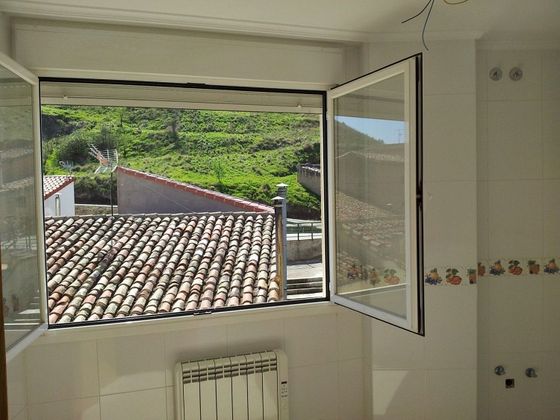 Foto 2 de Piso en venta en Baños de Rioja de 2 habitaciones con terraza y calefacción