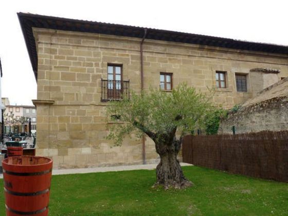 Foto 2 de Casa en venta en Castañares de Rioja de 7 habitaciones con terraza y balcón