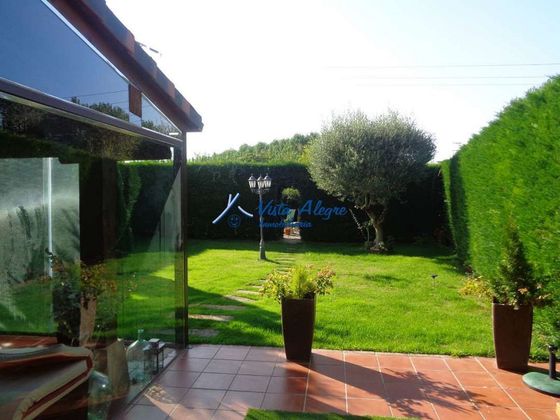 Foto 2 de Xalet en venda a Castañares de Rioja de 5 habitacions amb terrassa i jardí