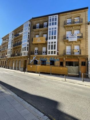 Foto 1 de Piso en venta en calle Lucrecia Arana de 2 habitaciones con terraza y garaje