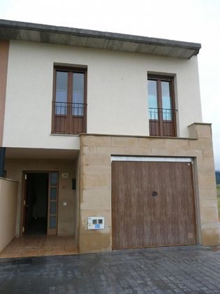 Foto 1 de Casa en venda a Sajazarra de 3 habitacions amb piscina i garatge