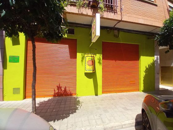 Foto 2 de Local en alquiler en calle La Eliana de 125 m²