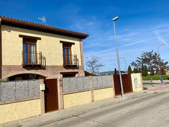 Foto 1 de Casa en venda a calle Juan Pablo II de 4 habitacions amb terrassa i jardí
