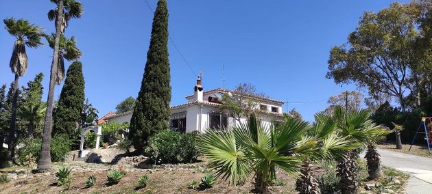 Foto 1 de Venta de chalet en San Enrique-Guadiaro-Pueblo Nuevo de 4 habitaciones con terraza y piscina