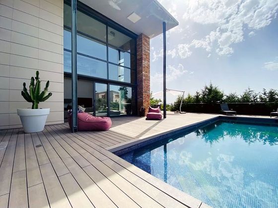 Foto 2 de Xalet en venda a calle Ginesta de 4 habitacions amb terrassa i piscina