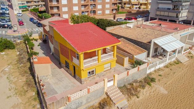 Foto 2 de Xalet en venda a Guardamar Playa de 7 habitacions amb terrassa i garatge