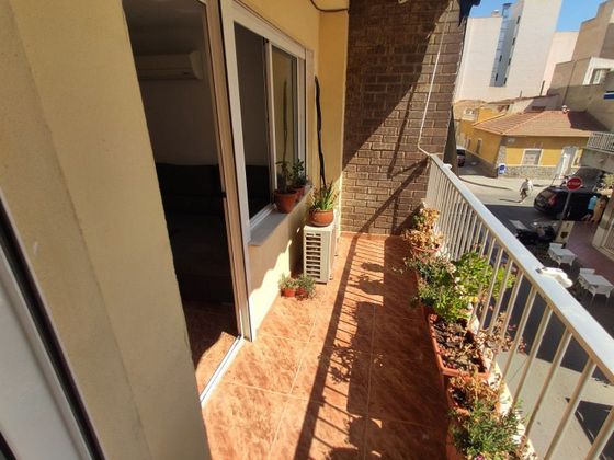 Foto 2 de Venta de piso en Centro - Torrevieja de 4 habitaciones con terraza y balcón