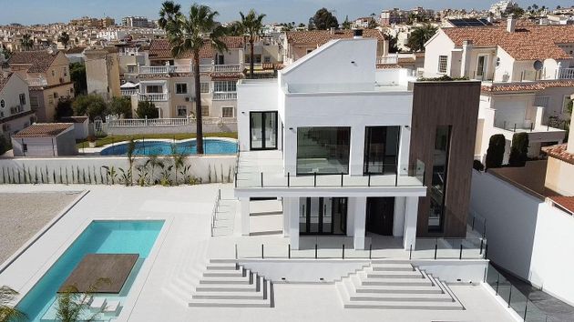 Foto 2 de Xalet en venda a Playa de los Locos de 4 habitacions amb terrassa i piscina