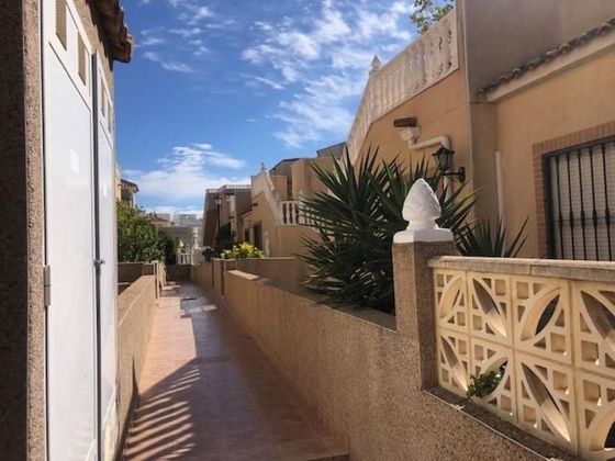 Foto 2 de Casa adossada en venda a San Miguel de Salinas de 2 habitacions amb terrassa i aire acondicionat