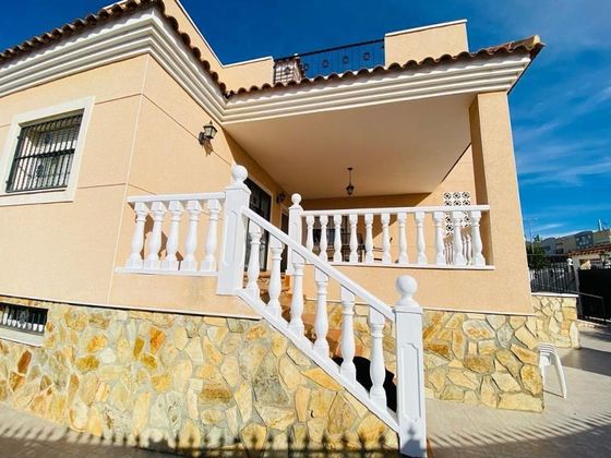 Foto 2 de Casa en venta en San Fulgencio de 5 habitaciones con terraza y piscina