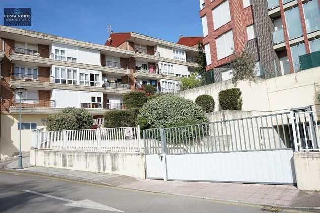 Foto 1 de Pis en venda a calle Río Deva de 3 habitacions amb terrassa i balcó