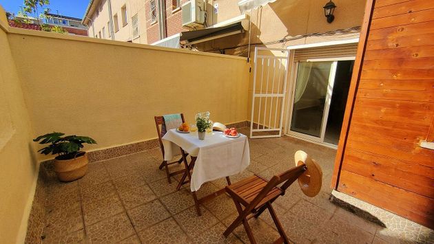 Foto 2 de Casa en venda a Llagosta, La de 5 habitacions amb terrassa i piscina