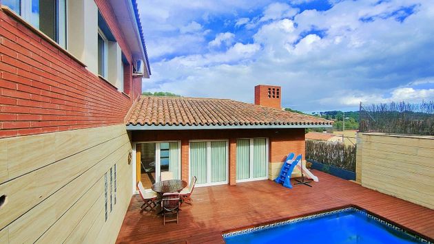 Foto 1 de Venta de chalet en Castellnou - Can Mir - Sant Muç de 3 habitaciones con terraza y piscina