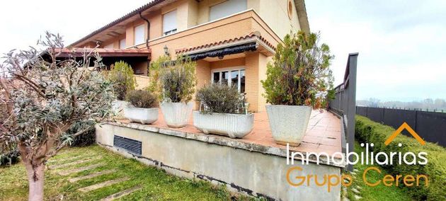 Foto 1 de Casa en venda a Castañares de Rioja de 4 habitacions amb terrassa i piscina
