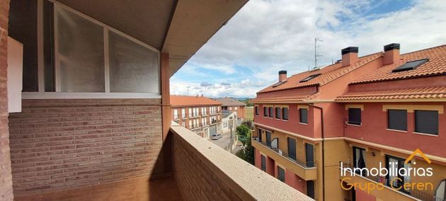 Foto 2 de Piso en venta en Castañares de Rioja de 4 habitaciones con terraza y garaje