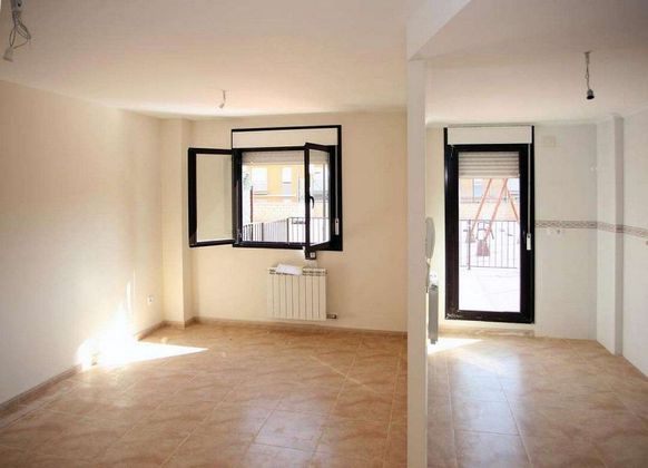 Foto 1 de Casa en venta en Alesanco de 3 habitaciones con terraza y garaje