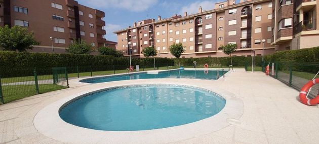 Foto 2 de Piso en venta en Santo Domingo de la Calzada de 3 habitaciones con piscina y garaje