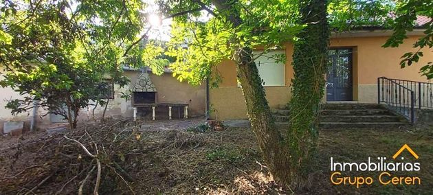 Foto 2 de Chalet en venta en Villarejo de 4 habitaciones con terraza y jardín