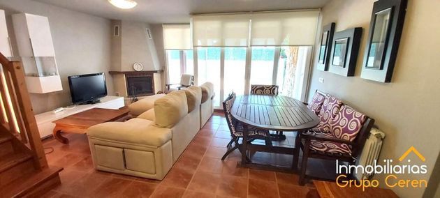 Foto 1 de Casa adossada en venda a Cirueña de 5 habitacions amb terrassa i piscina