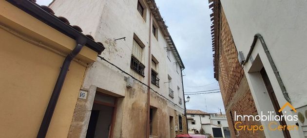 Foto 1 de Casa en venta en Baños de Rioja de 6 habitaciones y 114 m²