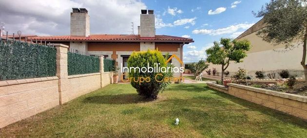 Foto 2 de Casa adossada en venda a Villalobar de Rioja de 4 habitacions amb terrassa i piscina