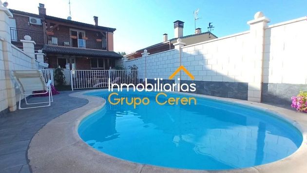 Foto 2 de Casa en venta en Castañares de Rioja de 3 habitaciones con terraza y piscina