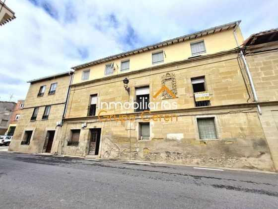 Foto 1 de Casa en venta en Castañares de Rioja de 8 habitaciones con terraza y calefacción