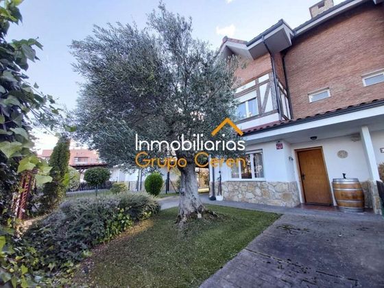 Foto 2 de Casa adossada en venda a Cirueña de 5 habitacions amb terrassa i piscina