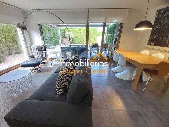 Foto 2 de Casa adossada en venda a Cirueña de 3 habitacions amb terrassa i piscina